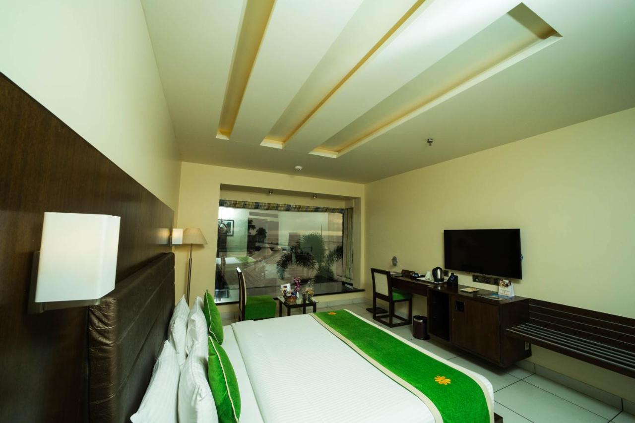 The Gold Beach Resort Daman Eksteriør bilde