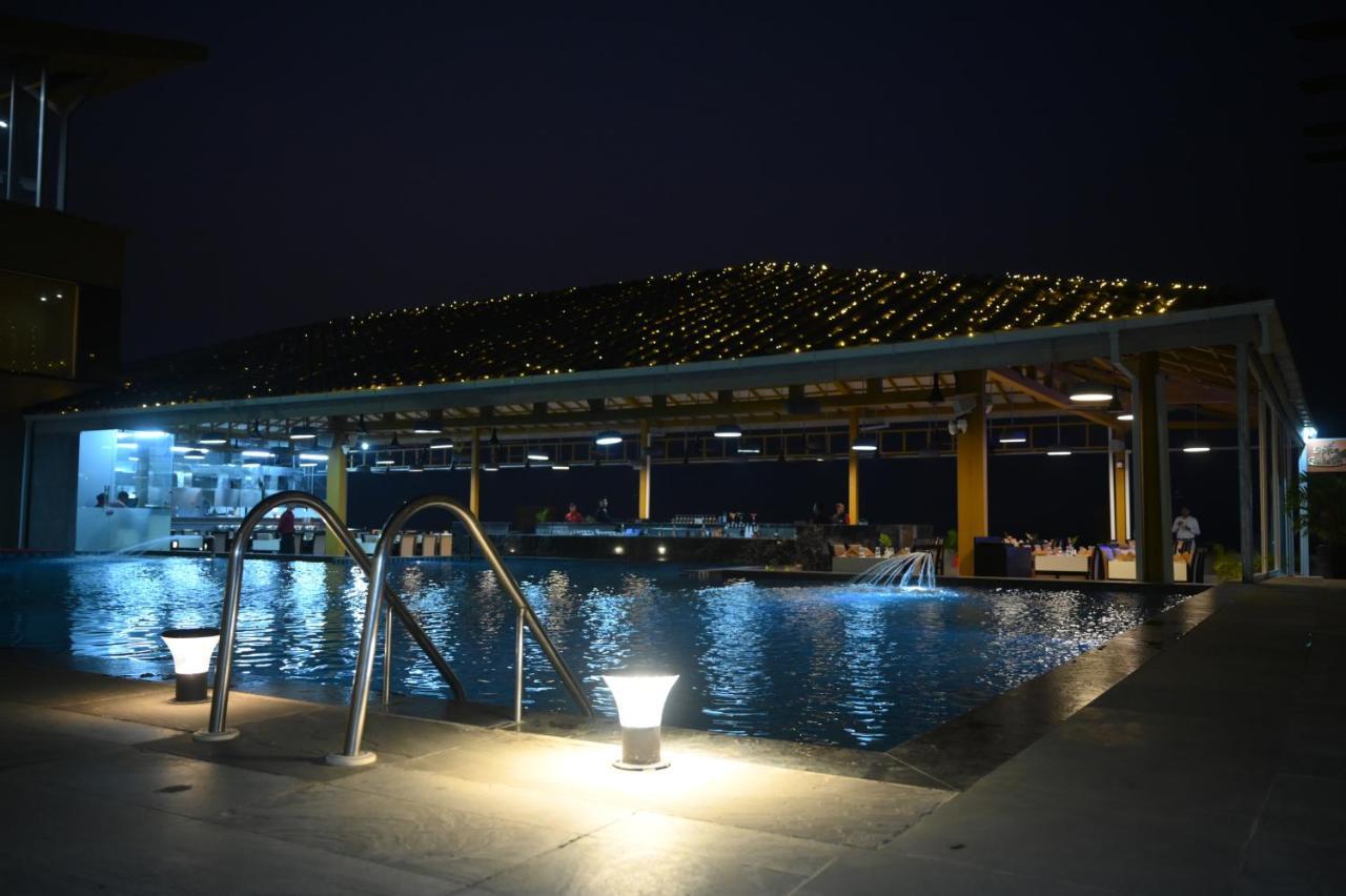 The Gold Beach Resort Daman Eksteriør bilde