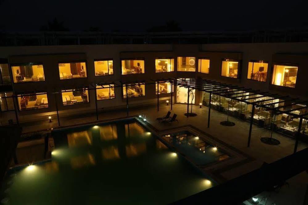 The Gold Beach Resort Daman Eksteriør bilde