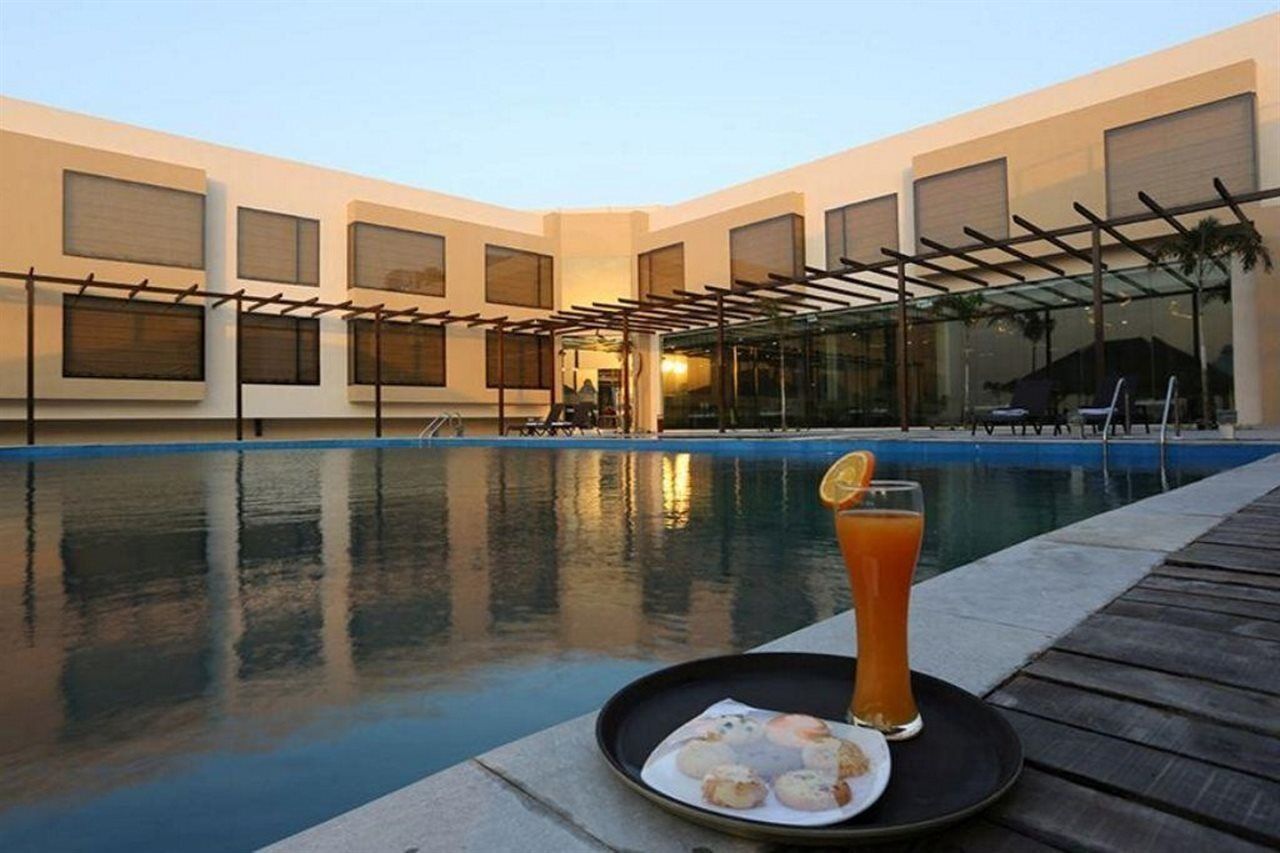 The Gold Beach Resort Daman Eksteriør bilde