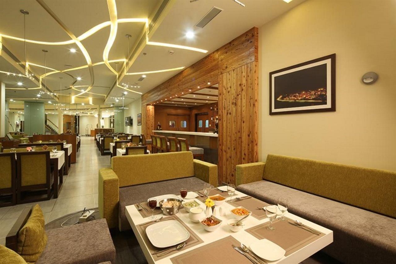 The Gold Beach Resort Daman Eksteriør bilde
