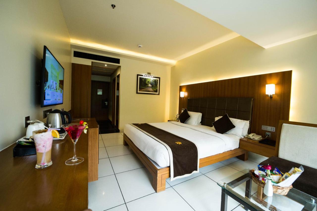 The Gold Beach Resort Daman Eksteriør bilde