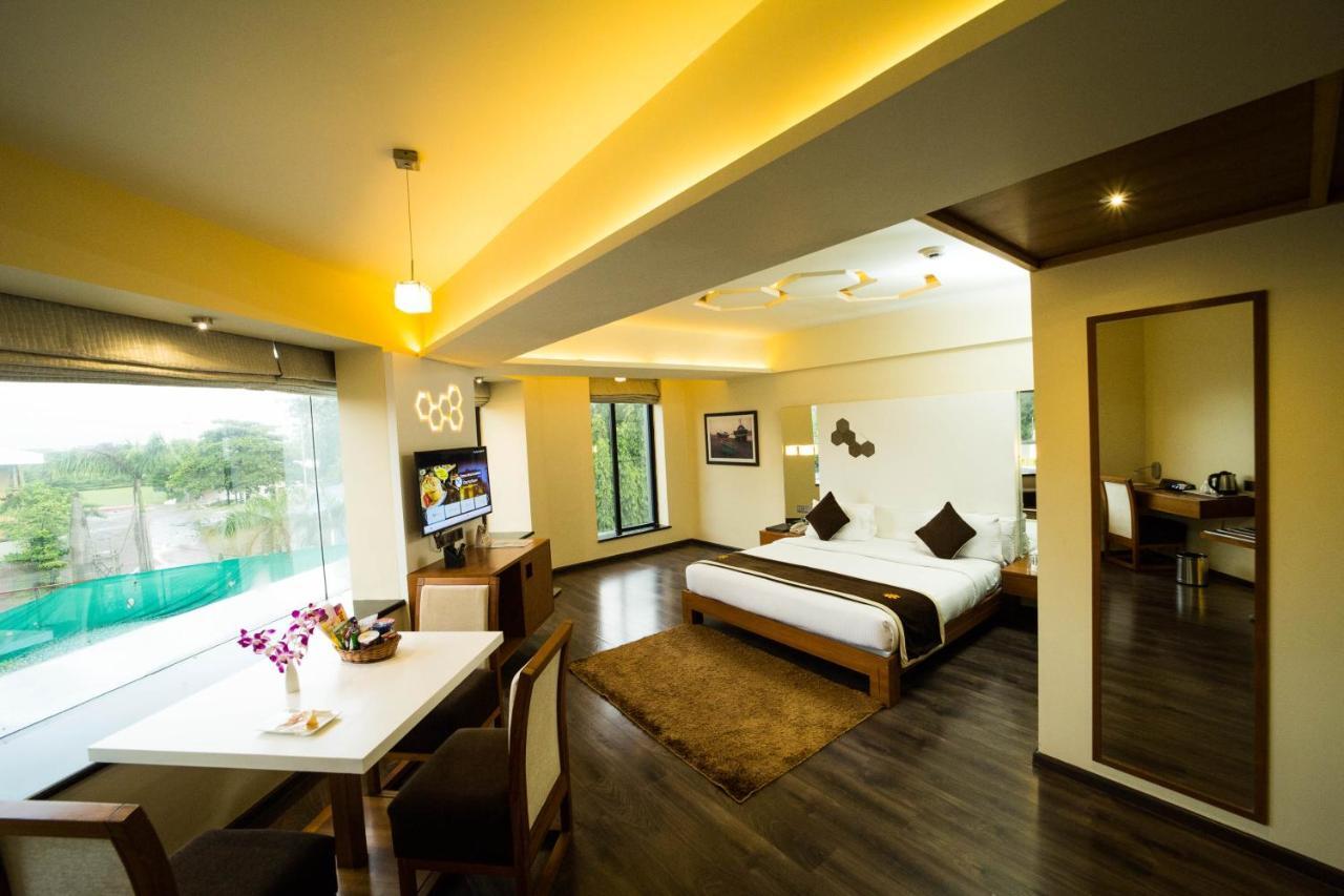 The Gold Beach Resort Daman Eksteriør bilde