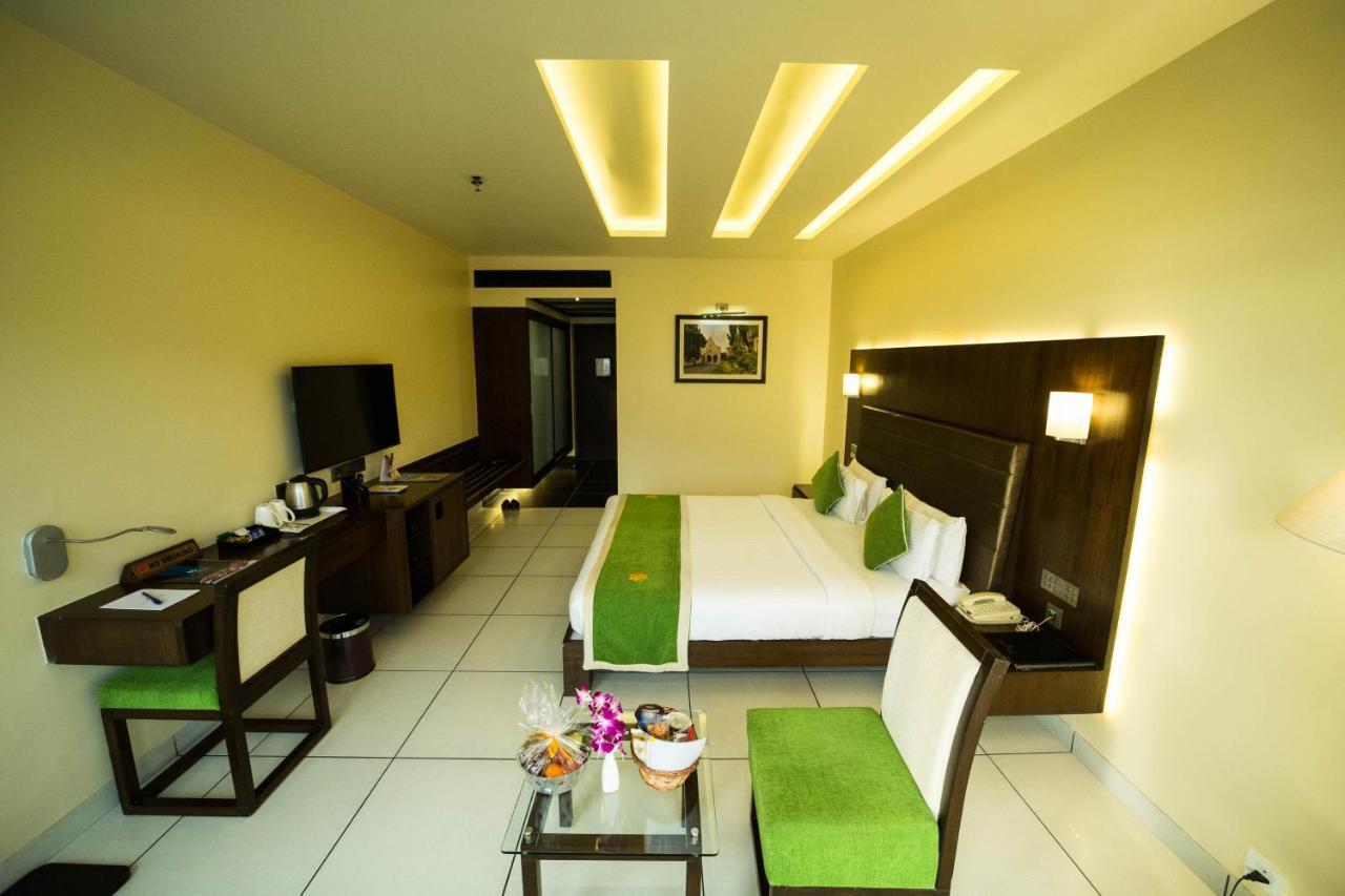 The Gold Beach Resort Daman Eksteriør bilde